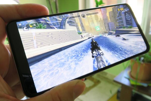 Realme 8: Benchmark-uri peste predecesori şi alte telefoane midrange de gaming