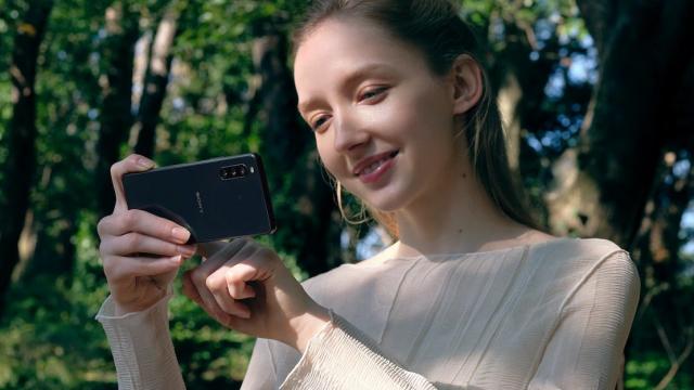 <b>Sony Xperia 10 III este oficial; Smartphone 5G cu ecran OLED, procesor Snapdragon 690 și baterie generoasă</b>Astăzi cei de la Sony au organizat un eveniment special de presă axat pe zona smartphone acolo unde avem câteva noutăți interesante. Prima este reprezentată de către flagship-ul Xperia 1 III care sosește 