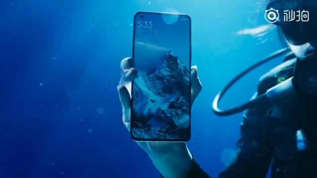 <b>Xiaomi scoate în evidență certificarea IP68 obținută de Mi 11 Ultra printr-un unboxing subacvatic</b>Primăvara anului 2021 a marcat și lansarea lui Mi 11 Ultra, primul telefon Xiaomi ce dispune de certificare IP68 pentru rezistență la apă - o caracteristică pe care iată popularul brand o scoate acum