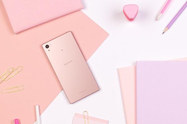 Sony Xperia Z5 Premium ar urma să sosească şi într-o variantă roz