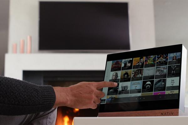 Arată ca o tabletă, dar e de fapt un hub audio pentru melomani: acesta este Nativ Sound Vita
