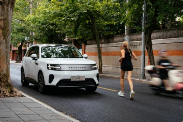 Xiaomi Pengcheng N70, surprins fără camuflaj într-o nouă culoare albă; Designul SUV-ului stârnește deja discuții