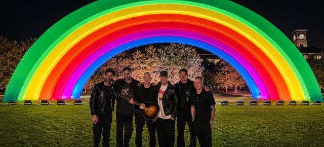 Tim Cook a avut petrecerea de rămas-bun la Apple Park; OneRepublic a cântat înaintea schimbării de CEO