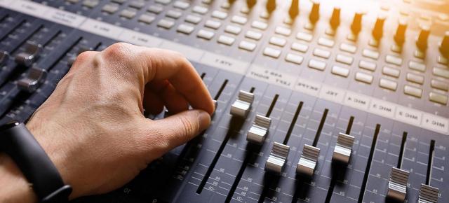 Australia spune „nu” muzicii create integral de AI: piesele generate artificial dispar din topurile oficiale