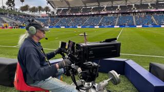 Apple a transmis un meci profesionist de fotbal filmat exclusiv cu iPhone-uri; 15 telefoane au înlocuit camerele TV clasice
