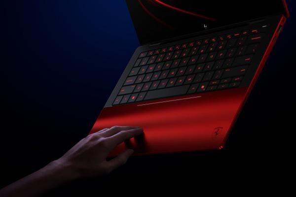 HP Limited Edition Scuderia Ferrari AI PC - Fotografii oficiale