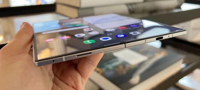 Samsung Galaxy Z Fold8 ar putea avea o cută aproape invizibilă, la nivelul impresionantului OPPO Find N6