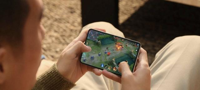 Formatul lat de Huawei Pura X Max ajunge şi pe telefoane candybar; Sunteţi pregătiţi de aspectul nou?