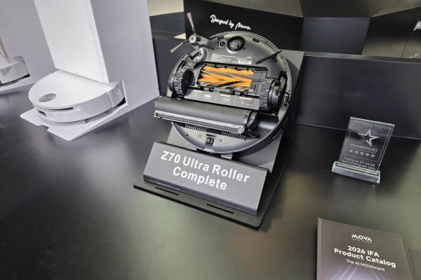 MOVA V70 Ultra Complete X își întinde mopul și peria spre colțuri; flagship-ul care ajunge unde robotul rotund nu poate