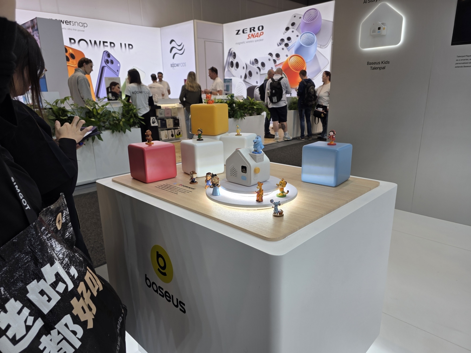 Standul Baseus la IFA 2026 (galerie)