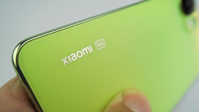 <b>Xiaomi Mi 11 Lite 5G: Benchmark-uri care surclasează flagshipuri din 2020</b>Xiaomi Mi 11 Lite 5G a inaugurat procesorul Qualcomm Snapdragon 780 5G, primul procesor midrange de 5 nm, cel puţin de la Qualcomm. De fapt Exynos 1080 fusese primul, dar e mai rar decât PS5 în stoc. Avem de-a face cu un chipset cu 8 nuclee