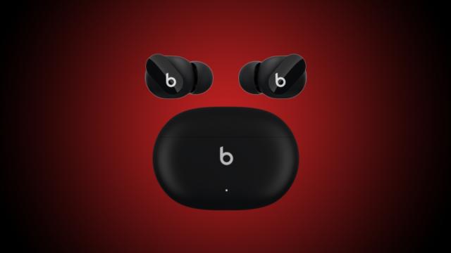 <b>Căștile wireless Beats Studio Buds, de la Apple, se apropie de lansare; Iată cât ar urma să coste</b>Luna trecută aflam că Apple lucrează la o nouă pereche de căști wireless Beats. De când a achiziționat această companie, producătorul american a oferit utilizatorilor variante mai accesibile, similare cu propriile sale căști AirPods. Până acum totuși