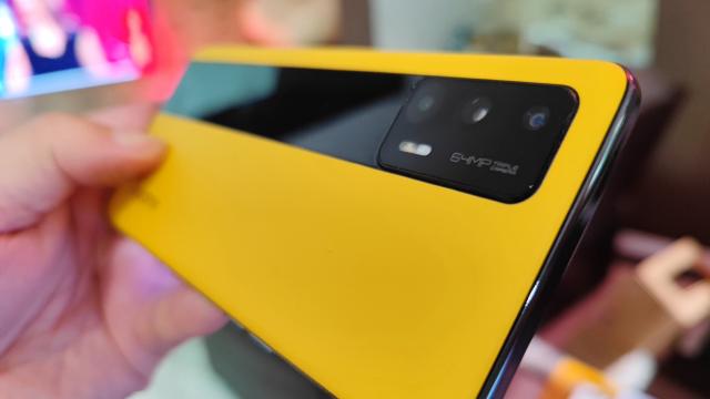 <b>realme GT 5G Unboxing: inspirat de Ford GT, un gaming phone vitezoman (Video)</b>Realme a însemnat pentru mine în 2021 3 telefoane testate temeinic, Realme 8, 8 Pro şi Realme 8 5G, dintre care două v-au fost oferite la giveaway. Ce am reţinut din testarea lor e că sunt 3 terminale midrange cu preţ bun 