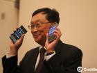 CEO-ul BlackBerry, John Chen prezintă două noi modele ale companiei: BlackBerry Passport și BlackBerry Classic