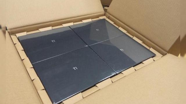 <b>Smartisan T1, Încă un smartphone din China, de această dată cu design original și specificații de top; Produsul se livrează deja!</b>Smartisan T1 poate părea la prima vedere "încă un telefon din China", dar cand aruncam o privire asupra specificațiilor sale și vedem și designul, prima impresie se schimbă total. Ei bine după ce a fost anunțat cu aproximativ 2 luni în urmă,...