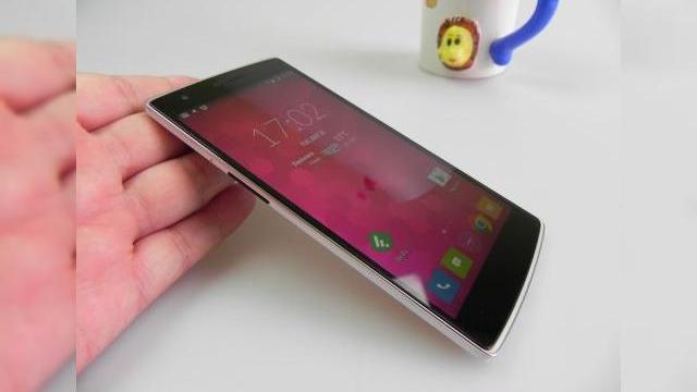 <b>OnePlus One Review: avem un nou telefon al anului 2014! Pachetul perfect, În afară de câteva aspecte ale camerei (Video)</b>Cine nu a auzit de OnePlus One? Pentru o companie care a luat ființă cu câteva luni în urmă, adică OnePlus, faptul că toată lumea le știe telefonul e un compliment uriaș. Ați văzut și în unboxing ce impresie plăcută ne-a făcut ambalajul...