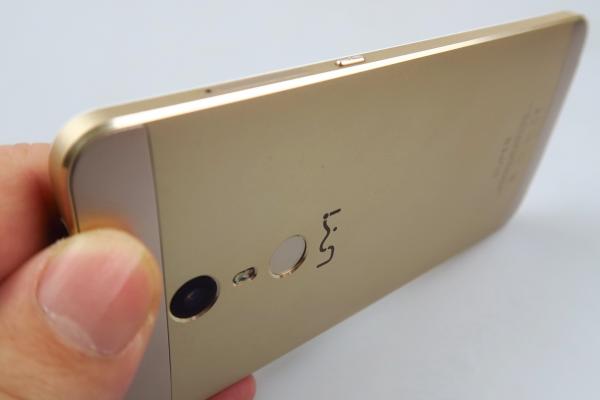 UMi Super: Bateria Sony de 4.000 mAh livrează, şi încă cum!