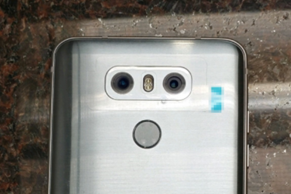 Iată o comparație side-by-side între LG G5 și LG G6, într-o fotografie reală!