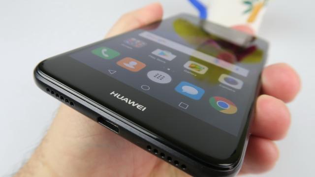 <b>Huawei P9 Lite (2017) Review</b>Plouă cu Huawei-uri în această primăvară ploioasă şi după ce am testat tripleta completă P10, compusă din Huawei P10, P10 Plus şi P10 Lite, e momentul pentru un midranger din altă gama, un verişor Lite daca vreţi. . Sesizând popularitatea lui Huawei..