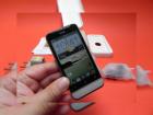 HTC One V unboxing - scoatem din cutie One-ul cu barbie proeminentă (Video)