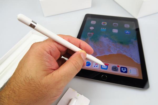 Apple iPad 9.7 (2018) Review