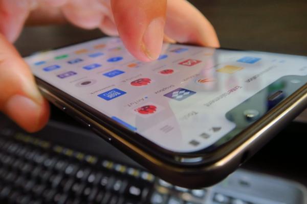 Xiaomi Pocophone F1: Benchmarkuri admirabile, alocuri peste Galaxy S9 şi ZenFone 5z chiar