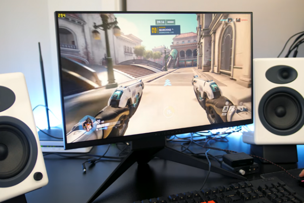 Turul Magazinelor #473: Combină frigorifică XXL la reducere, monitor Alienware la preţ bun, gimbal resigilat şi suport iPhone budist
