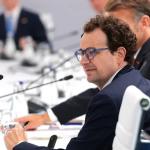 Dario Amodei cere frână în cursa AI: Anthropic acceptă evaluatori independenți cu acces intern