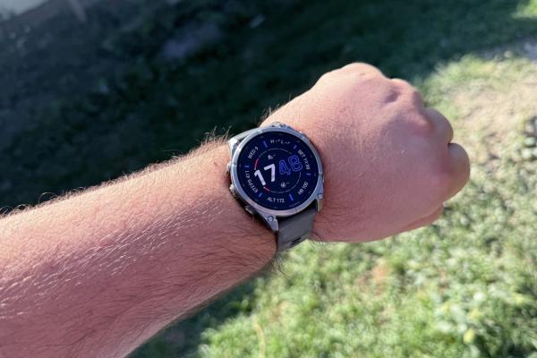 Prezentare Garmin Fenix 9 (47mm): Aproape tot ce oferă modelul Pro, dar fără conectivitate inReach