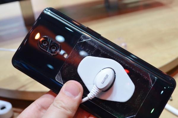 MWC 2019: Lenovo Z5 Pro - Prezentare hands-on pentru cel mai accesibil slider cu cameră selfie duală (Video)
