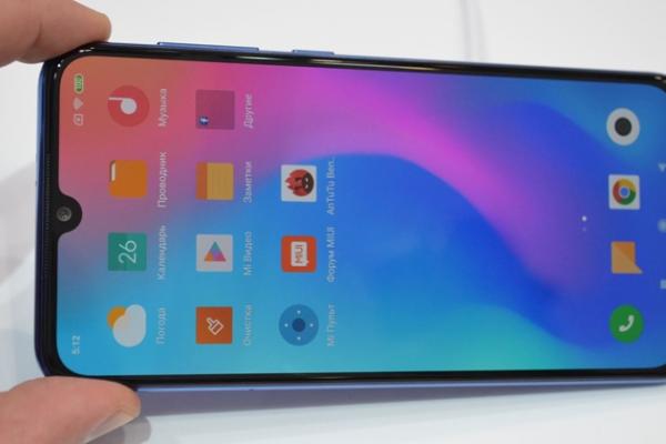 MWC 2019: Xiaomi Mi 9 SE - Prezentare hands-on a mezinului lui Xiaomi Mi 9 (Video)