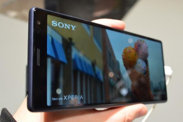 MWC 2019: Sony Xperia 10 Plus - Prezentare hands-on a telefonului cu ecran 21:9, format foarte alungit (Video)