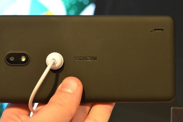 MWC 2019: Nokia 1 Plus - Prezentare hands-on a celui mai ieftin telefon cu Android prezentat în Barcelona (Video)