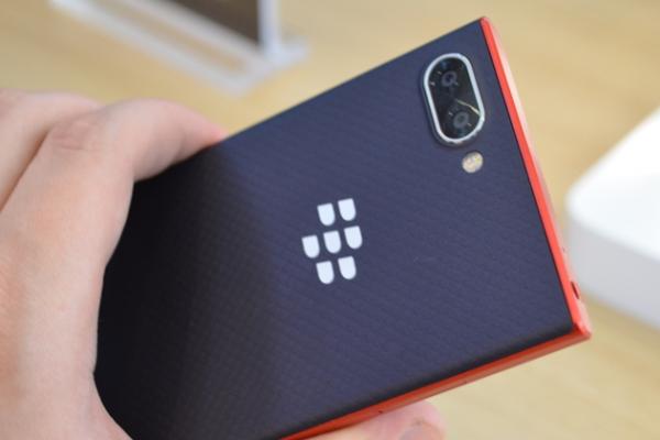 MWC 2019: BlackBerry Key2 Red - Prezentare hands-on a variantei mai elegante de BlackBerry Key2, care vine cu extra stocare (Video)