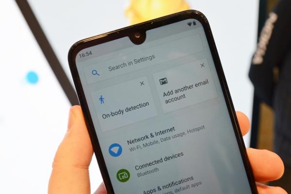 MWC 2019: Nokia 3.2 - Prezentare hands-on a unui telefon de buget cu ecran generos, buton Google Assistant (Video)