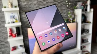 Samsung Galaxy Z Fold6: Benchmark-uri "fierbinţi" cu un Snapdragon special