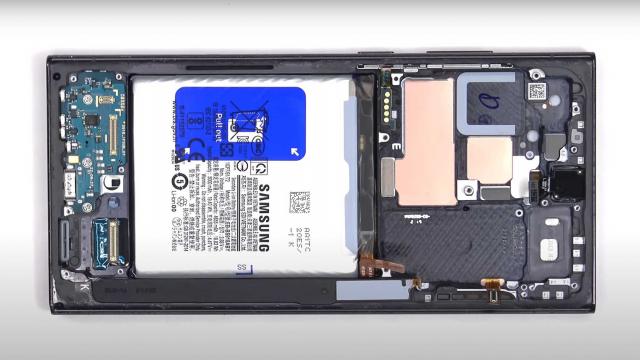 <b>Nici urmă de schimbări la capitolul baterie pe Galaxy S25 Ultra! Al 5-lea an consecutiv de la S20 Ultra fără upgrade-uri</b>Acum că s-au mai liniștit apele de după lansarea noilor smartphone-uri pliabile Galaxy Z Flip6 și Fold6, Samsung continuă dezvoltarea modelelor flagship din seria Galaxy S25. Anterior aflam că varianta Ultra are pregătite multe upgrade-uri 