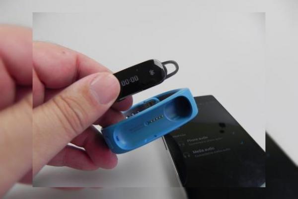 Huawei Talkband B1 review: brățara de fitness tracking cu headset integrat și câteva imperfecțiuni (Video)