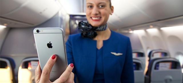 Compania aeriană United Airlines oferă 23.000 de terminale iPhone 6 Plus Însoțitorilor de zbor