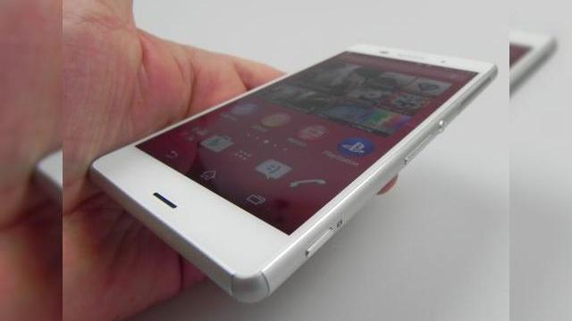 <b>Sony Xperia Z3 Review: supraîncălzit, cu suprapreț și cameră nu chiar strălucită; Design modernizat și multimedia fără cusur! (Video)</b>După ce am testat Sony Xperia Z, Z1, Z1 Compact și Xperia Z2, a venit și rândul lui Sony Xperia Z3 să ajungă pe masa de teste Mobilissimo.ro. Acest produs a fost anunțat în septembrie, în cadrul IFA 2014 în Berlin și ne-a fost oferit în teste...