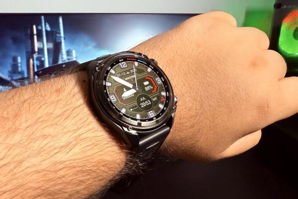 Kktick Tank T5 Unboxing: Smartwatch robust și accesibil, cu GPS, autonomie de până la 30 de zile, lanternă LED integrată