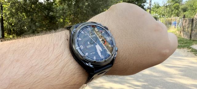 Prezentare KKTICK Tank T5: Smartwatch-ul care oferă „prea multe” pentru cât costă, cu display AMOLED, autonomie generoasă, lanternă LED și GPS