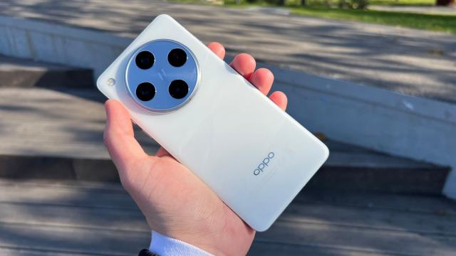 <b>OPPO Find X9 Pro are reconfirmat procesorul Dimensity 9500 de la bord + alte detalii: ecran, baterie uriașă</b>Digital Chat Station este la posturi la început de săptămână și revine cu informații proaspete despre OPPO Find X9 Pro, un flagship care se pregătește de lansare în perioada următoare. Va inaugura un procesor high-end MediaTek