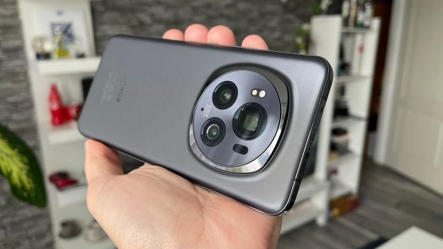 <b>Honor va aduce un camera phone în acest an pe piață; Magic8 Ultra cu 2 camere de 200 megapixeli</b>Se anunță un an important pentru Honor, compania urmând a lansa un adevărat camera phone pe piață în următoarea perioadă și nu mă refer la Magic8 Pro, ci la un nou model din serie, numit Honor Magic8 Ultra. Anterior