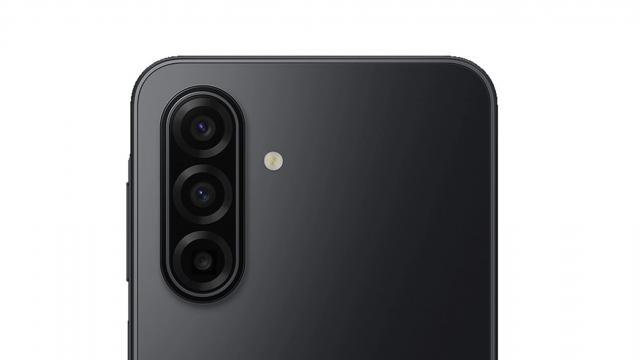 <b>Samsung Galaxy A17 apare în randări, cu un design tradițional ce implică și decupaj selfie picătură</b>Telefoanele entry-level pregătite de către Samsung pentru final de an au început să iasă la iveală și mă refer aici la Galaxy A17 anterior listat chiar pe site-ul sud-coreenilor, sau la Galaxy A07 care ni se prezenta într-o imagine credibilă