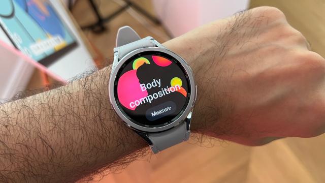 <b>RESIGILATUL ZILEI #99: Samsung Galaxy Watch6 Classic – Smartwatch cu inel rotativ, monitorizare avansată și Wear OS complet, cu design elegant</b>Suntem la episodul #99 din seria „RESIGILATUL ZILEI”, unde căutăm în fiecare zi combinația perfectă între tehnologie de calitate și bani cheltuiți cu cap. Astăzi ne oprim la un smartwatch elegant, puternic și rafinat: Samsung Galaxy Watch6 Classic, 47mm