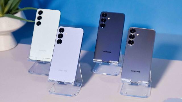 <b>Galaxy S26 Edge și S26 Pro vin cu baterii mai mari; Samsung corectează lipsurile seriei anterioare</b>Samsung pare că ascultă feedback-uul utilizatorilor legat de autonomia telefoanelor din seria Galaxy S25. Conform informațiilor oferite de publicația GalaxyClub, Galaxy S26 Edge și Galaxy S26 Pro vor veni cu baterii mai mari față de modelele anterioare
