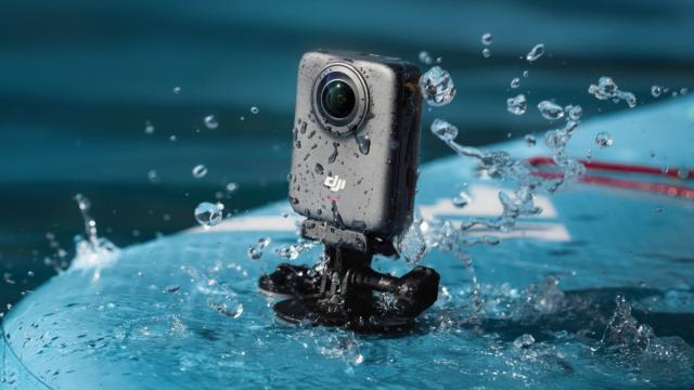 <b>DJI anunță prima sa cameră de acțiune cu filmare la 360 de grade: Osmo 360 acum la precomandă pe eMAG</b>Lansările se țin lanț în această vară și nu doar în zona de smartphone-uri, ci și în segmentul de camere compacte de acțiune acolo unde DJI tocmai a anunțat prima sa cameră de acest tip cu filmare la 360 de grade