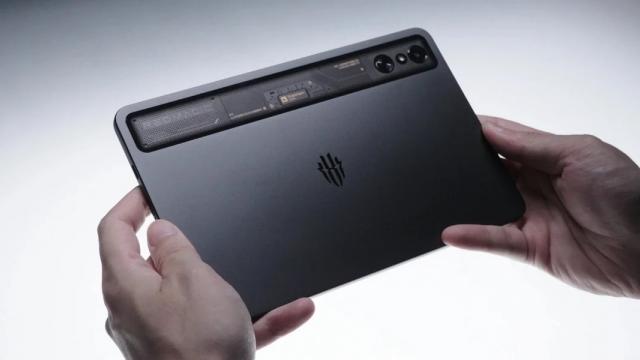 <b>Top AnTuTu tablete iulie 2025: RedMagic Astra urcă pe primul loc, podium completat de Oppo și OnePlus</b>În iulie, AnTuTu a început cu topul tabletelor, urmând ca telefoanele să apară mai târziu. Lista pentru modelele flagship arată care au fost cele mai performante tablete testate luna trecută. Pe primul loc e RedMagic Astra, noua tabletă de gaming. 