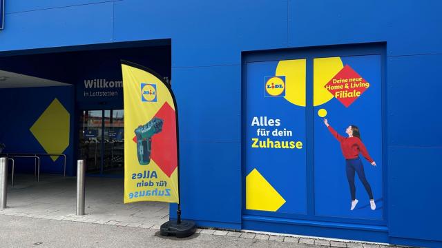 <b>Primul magazin non-alimentar LIDL deschis în Germania: Electrocasnice, scule și articole pentru casă într-un singur loc</b>Pentru prima dată în istoria companiei, LIDL a deschis un magazin care nu vinde mâncare. Situat în Lottstetten, Germania, chiar lângă granița cu Elveția, noul concept de magazin poartă numele „Home & Living” și e dedicat exclusiv produselor non-food